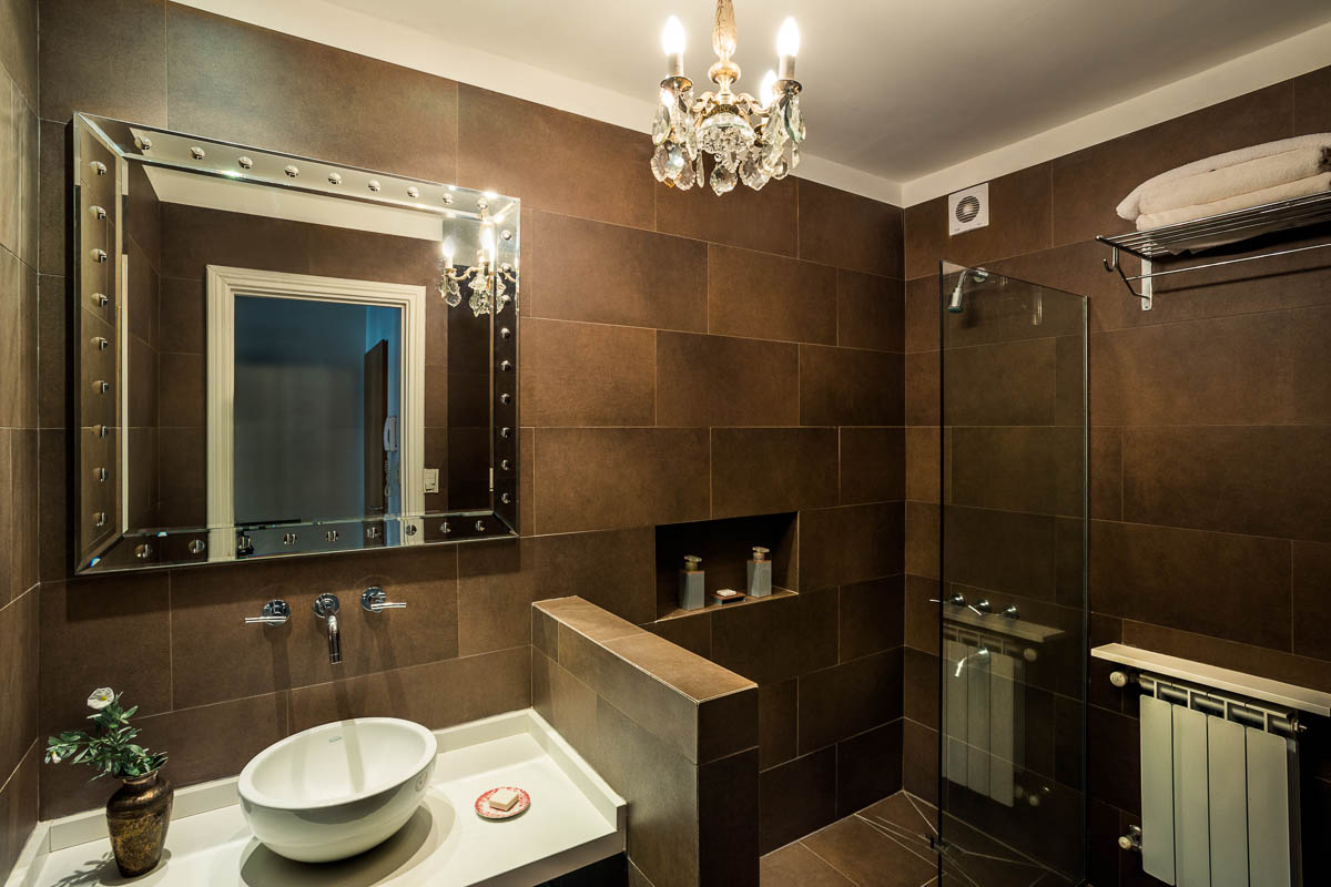 Apart Hotel Buenos Aires Bathroom Shower Mirror Towels Hit Porcelain